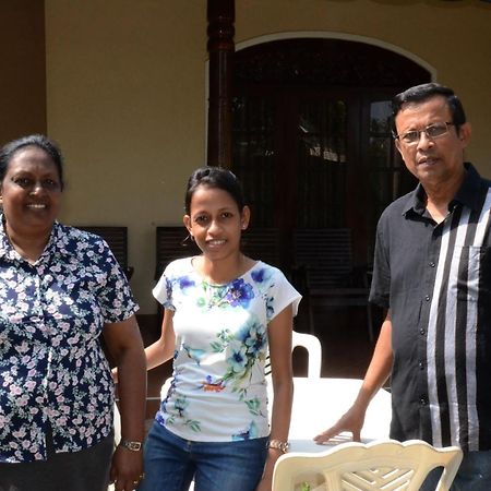 Gondolas Holiday Lanka Ragama Bagian luar foto