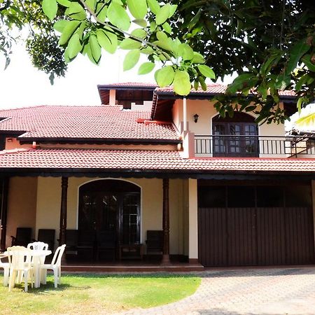 Gondolas Holiday Lanka Ragama Bagian luar foto