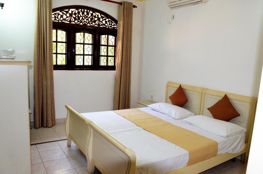 Gondolas Holiday Lanka Ragama Bagian luar foto