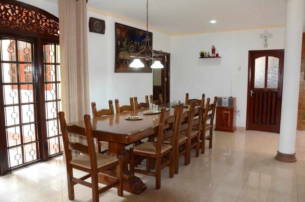 Gondolas Holiday Lanka Ragama Bagian luar foto