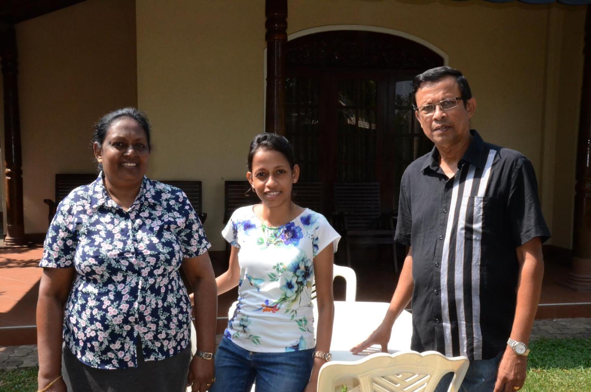 Gondolas Holiday Lanka Ragama Bagian luar foto